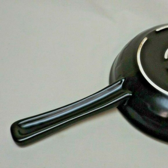 Longaberger Pottery Woven Traditions Flameware 8" Ebony Skillet with Sage Lid - Picture 6 of 15